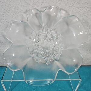 Mikasa Bianca Glass Flower-shaped Bowl